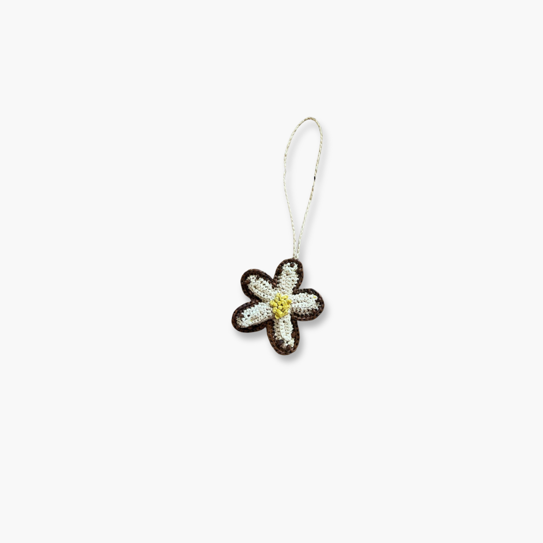 Marguerite - charm en raphia